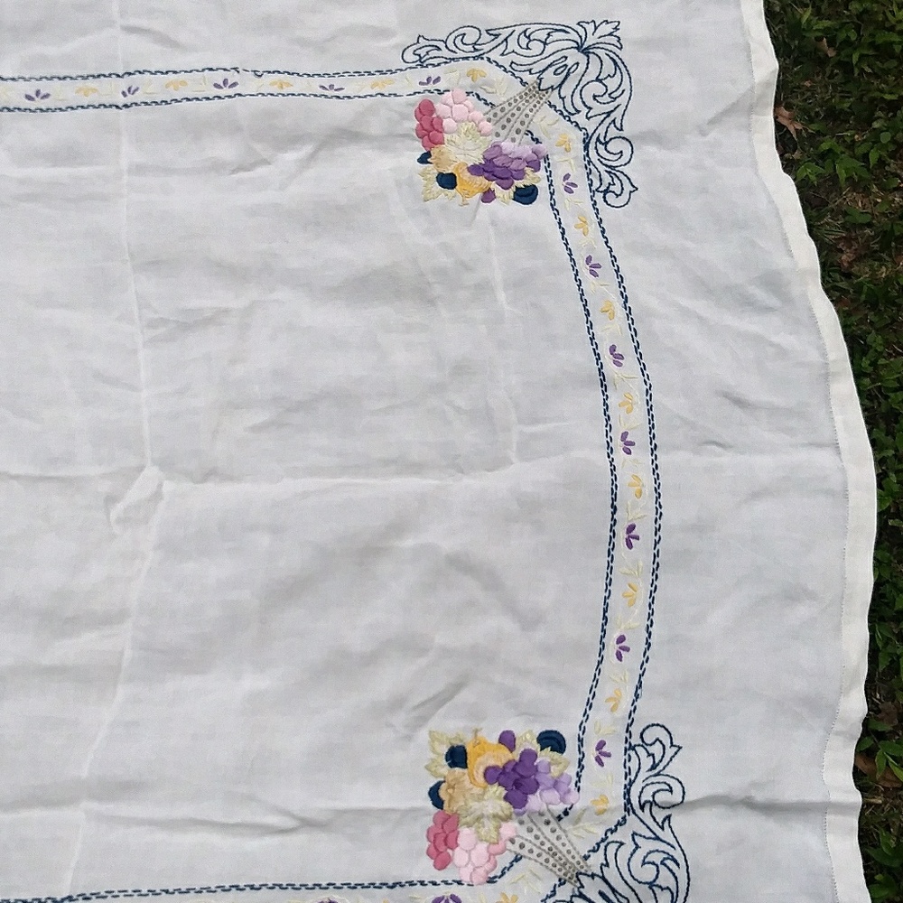 Hand Embroidery Vintage Tablecloth - Picture 7 of 8